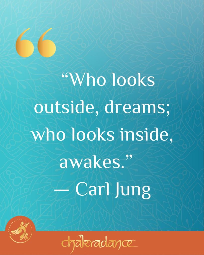 "Den som tittar på utsidan drömmer; den som tittar på insidan genomgår ett uppvaknande" Carl Jung